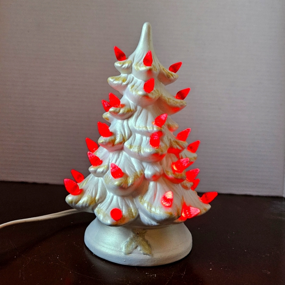 Vintage 1979 Holland Mold Handmade Ceramic Christmas Tree White with Red Lights
